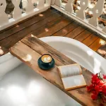Ξενοδοχείο Nautical 4*