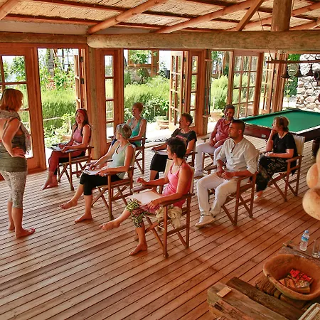 ナウティカル ホテル フェティエ