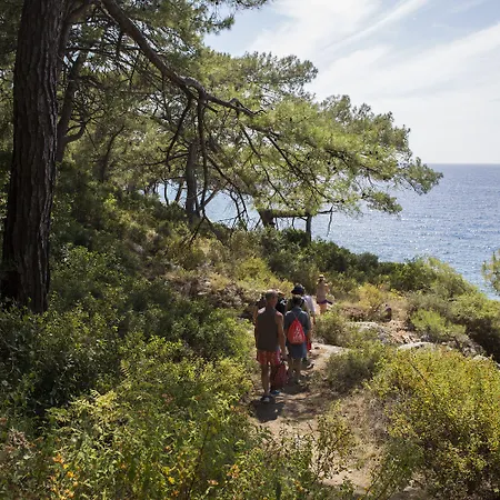 ナウティカル 4* フェティエ